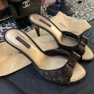Authentic Louis Vuitton monogram sandals 7.5